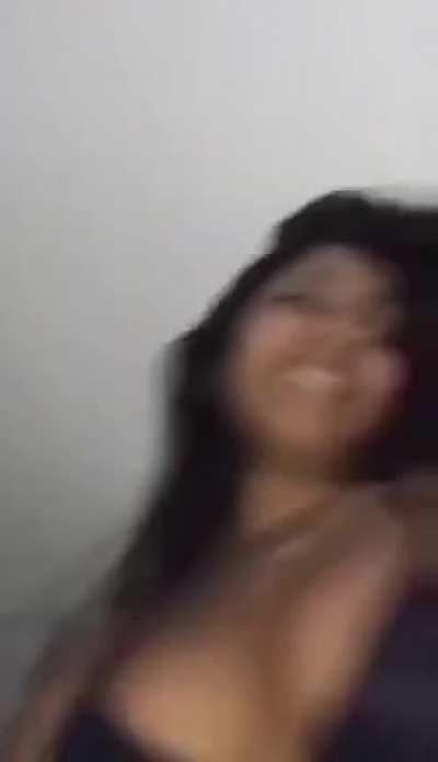 Now this desi hottie knows how to shake her booty! 🍑🔥