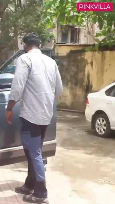 The Way Janhvi Kapoor Walks Makes Me Jizz!