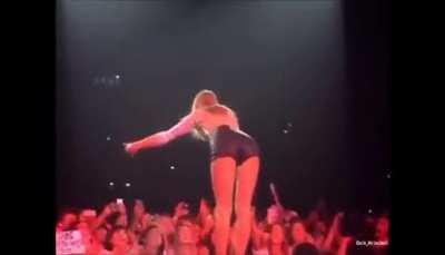 Taylor Swift definitely bending over favorite position#3