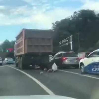 Woman tries to overtake a truck in traffic