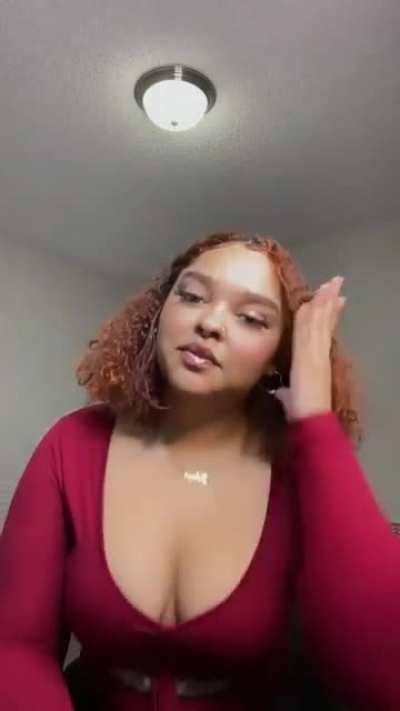 UluvKeya sexy ass clapping
