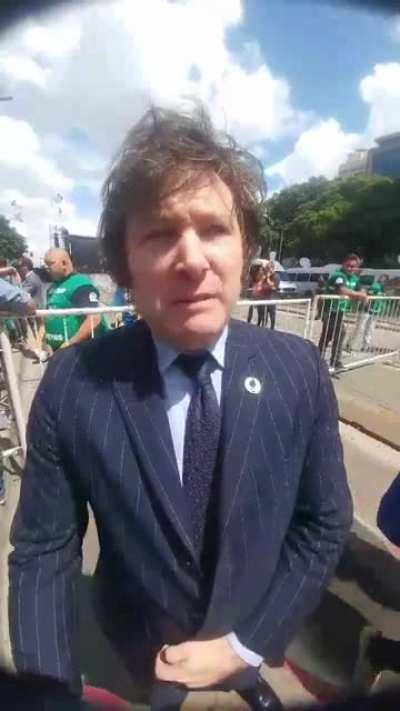 Milei sobre porque participo en la marcha de Moyano en 2018 cuando el Macrismo quería no respetar la cláusula gatillo.