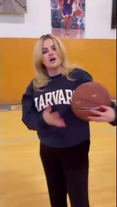 Attempting a 3 pointer