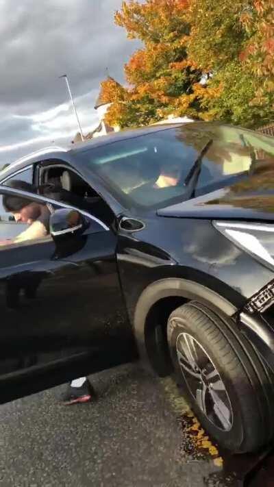 [UK] Not really a dashcam, but I am impressed at the high dose of optimism this drunk still has :-)