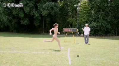 星乃莉子は全裸で様々なスポーツをする