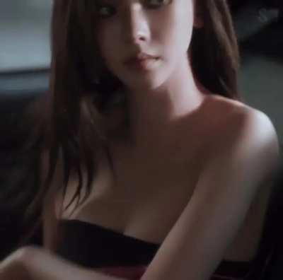 I’m So bi for her 😫 she’s just so hot