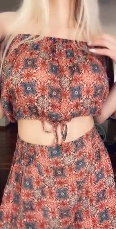 You see her online, all the time🎶 [oc] [reveal]