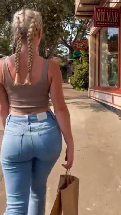 Booty for days