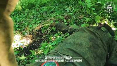 Pro-Ukrainian Chechens ambush Russian soldiers. Forest battle | capture of prisoners. Also in the video is commander Abdul Hakim Shishani, a veteran of the Chechen wars and the Syrian revolution.