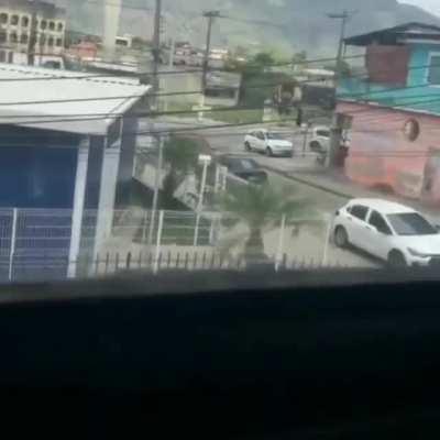 Rio War: Narco-guerrilla flees at sight of Brazilian Military Police armored vehicle