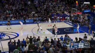 [Highlight] Chaos ensues in the last minute as Mavericks get multiple offensive rebounds leading to Josh Green Dagger