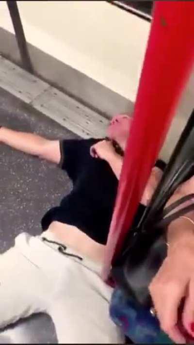 Would post this on r/oddlysatisfying if it was allowed, deffinitively justice served