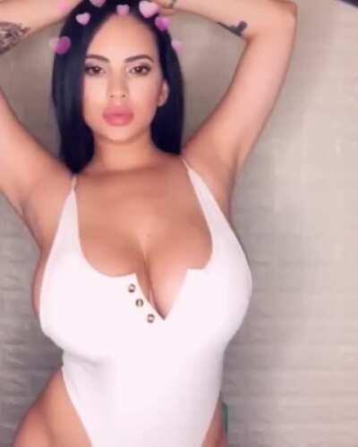 Bounce (x-post from r/SannaMeira)