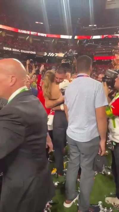 Travis seeing Taylor for the first time after his win