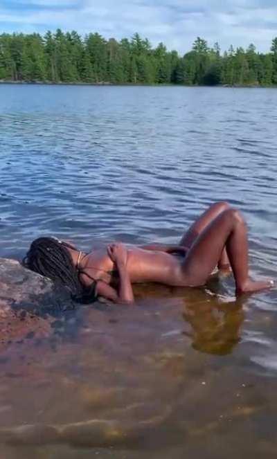 I love being a naughty slut anywhere I go. I just can’t keep my hands off my holes 😋