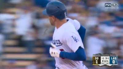 [Highlight] [Highlight] Freddie Freeman responds to Manny Machado with a solo homer of his own and ties the game at 1!