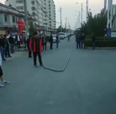 This dude whips an extremely heavy chain