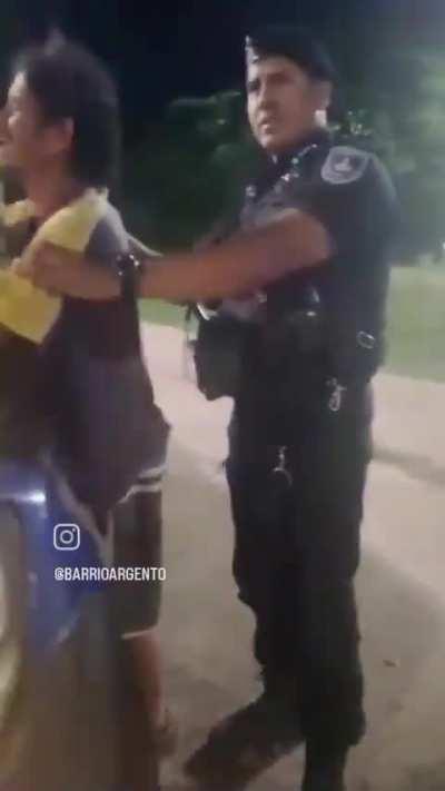 Votante angustiado por la victoria de Milei