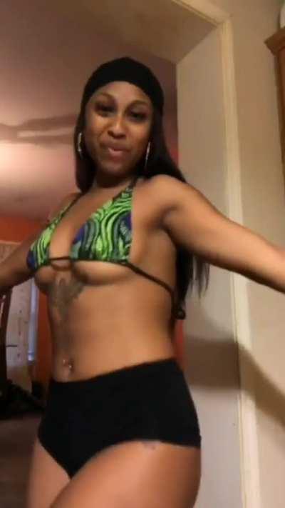 Booty shorts twerking