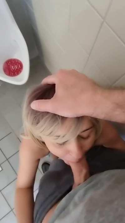 Hubby likes exhibitionst sex in public places
