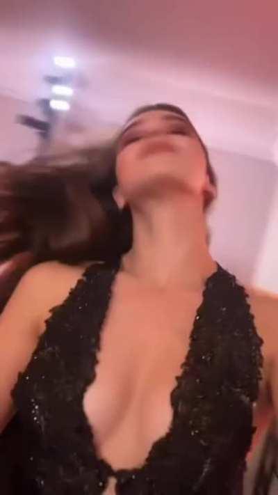 Hailee Steinfeld [Dickinson]