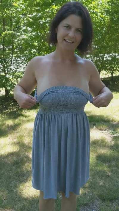 38Yo mOM AtTaCkEd sEcOnDs BeFoRe sHoWiNg BoObS [F] ;)