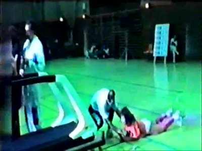 Woman loses pants on the treadmill