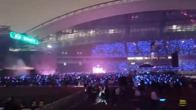 Chongqing's All-Stars Concert faced backlash on December 10 due to technical issues and extended commercial breaks, prompting on-the-spot ticket refunds.