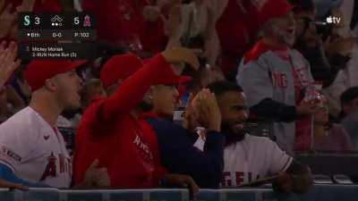 [Highlight] Mickey Moniak hits a 2 Run HR in the 6th