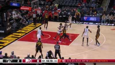 [Highlight] Trae Young splits the double team and throws up the off balance lob for an early Baptism