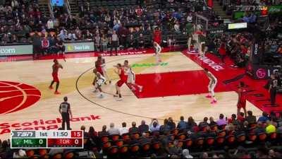 [Highlight] Siakam with a less than ideal first possession