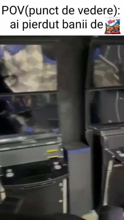 Coaie, puteam lua, aproape 14 baxuri de Viva (au avut discount la cantina latrina căcâcea), data de expirare e doar o iluzie.