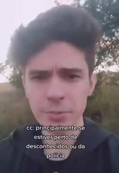 Jamais façam esse sinal