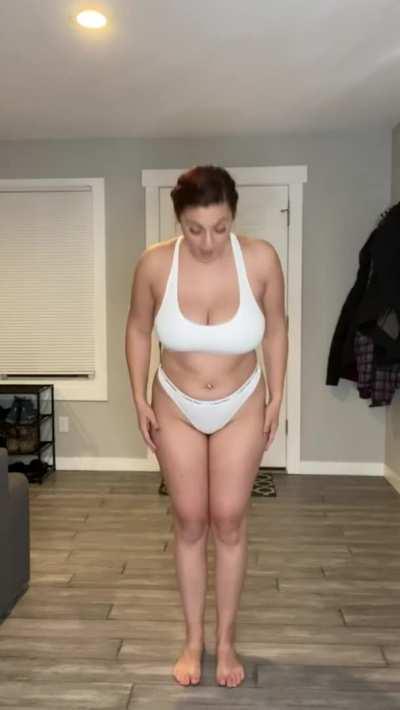 Bounce and change 😍💦 (Her free album in comment )