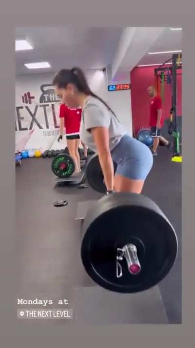 Eleftheriadou working out them glutes