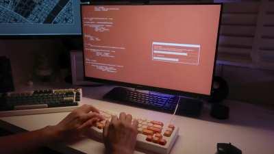 WTShow - Awesome Type, a tiny software that randomly show cool thing on screen when you press. What’s your thought?