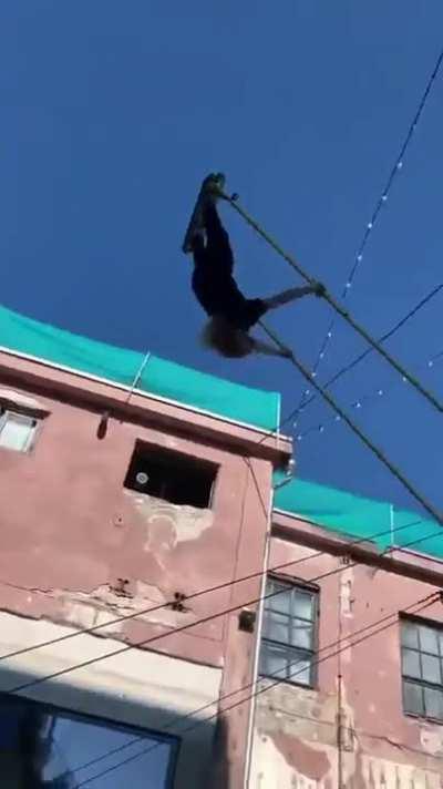 “Reaching’ 3! We’re doin 4 reach!!!!”