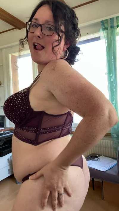 Would you mind if I borrowed your face? I wanna sit on it