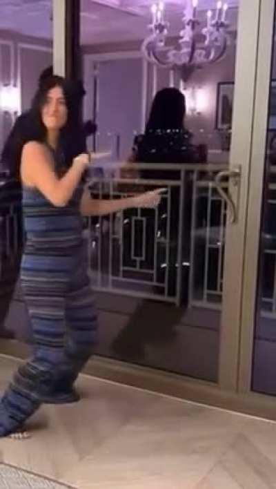 Charli twerk