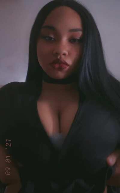 Hope your Monday isnt too hard?🖤😉 oc