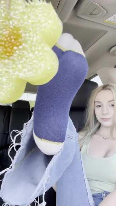 My soles were so hot today I had to stop in this parking lot to let the ac run on them! At least some people got a good view 🥰