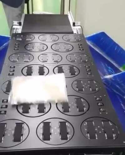 Smart pivoting belt sorter