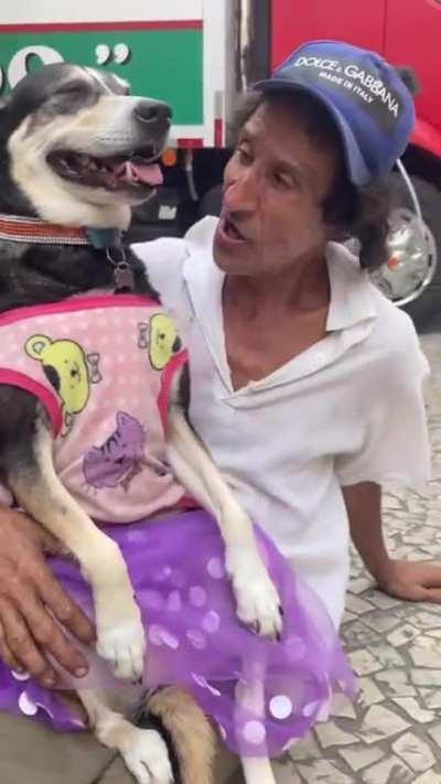 Seu Bin Laden e sua amada filha. Reparem no look e no cuidado com ela ❤️