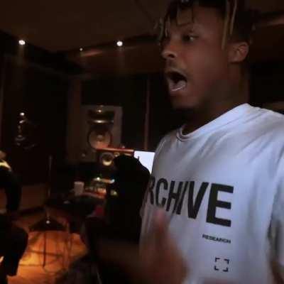 One of my favorite juice wrld unreleased songs. Vocals just hit so hard.