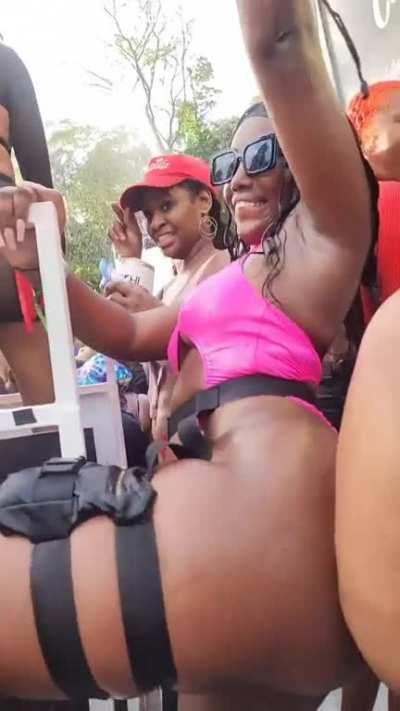 Legendary Trinidad views 🔥🇹🇹 (@melaxgodess)