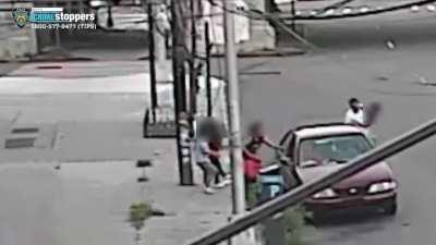 Attempted kidnapping in broad daylight in Queens, New York