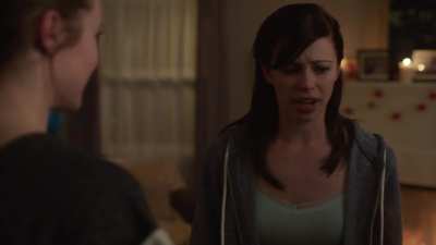 Knock Knock (2024): demon girl climbs into girls mouth