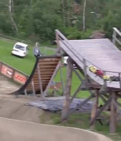 This guy's skills...