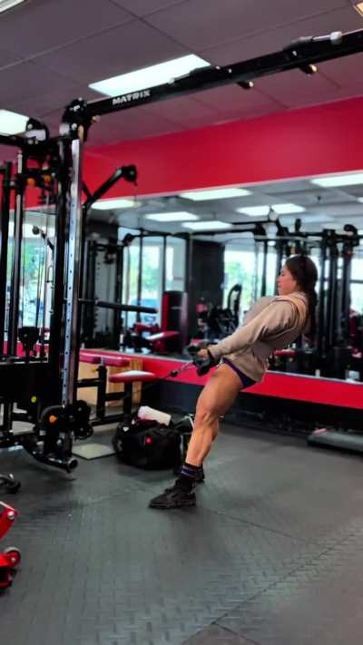 Carolyne Marquez ~ hamstring, glutes, abs and back exercises