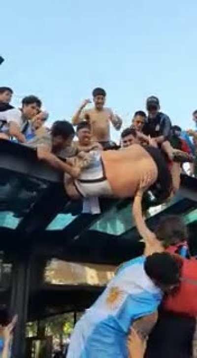 Argentina already delivering some quality barbarian moments 🇦🇷